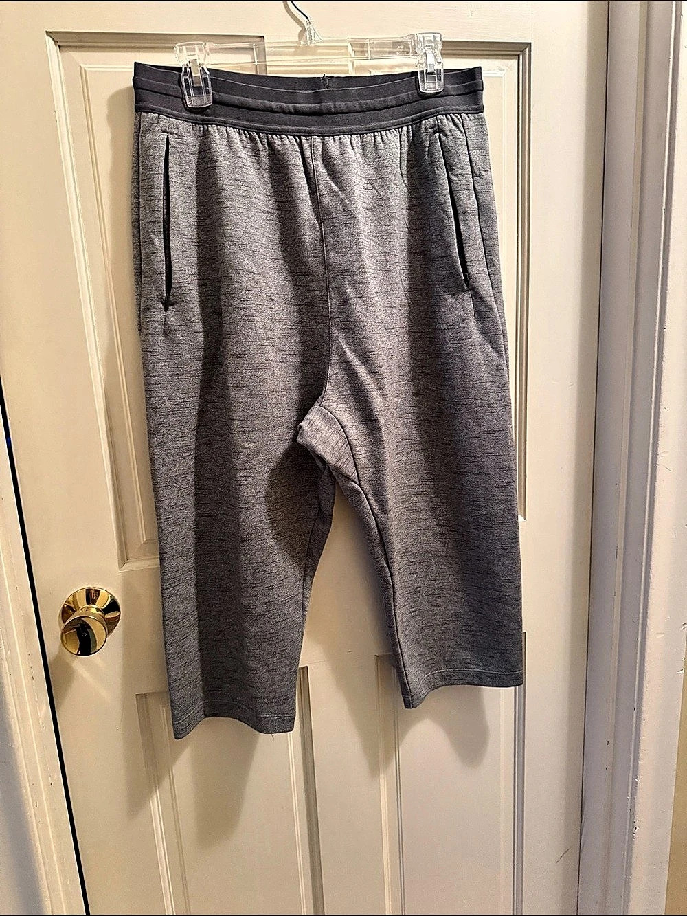 Nike yoga Gray Cropped Pants Size Medium